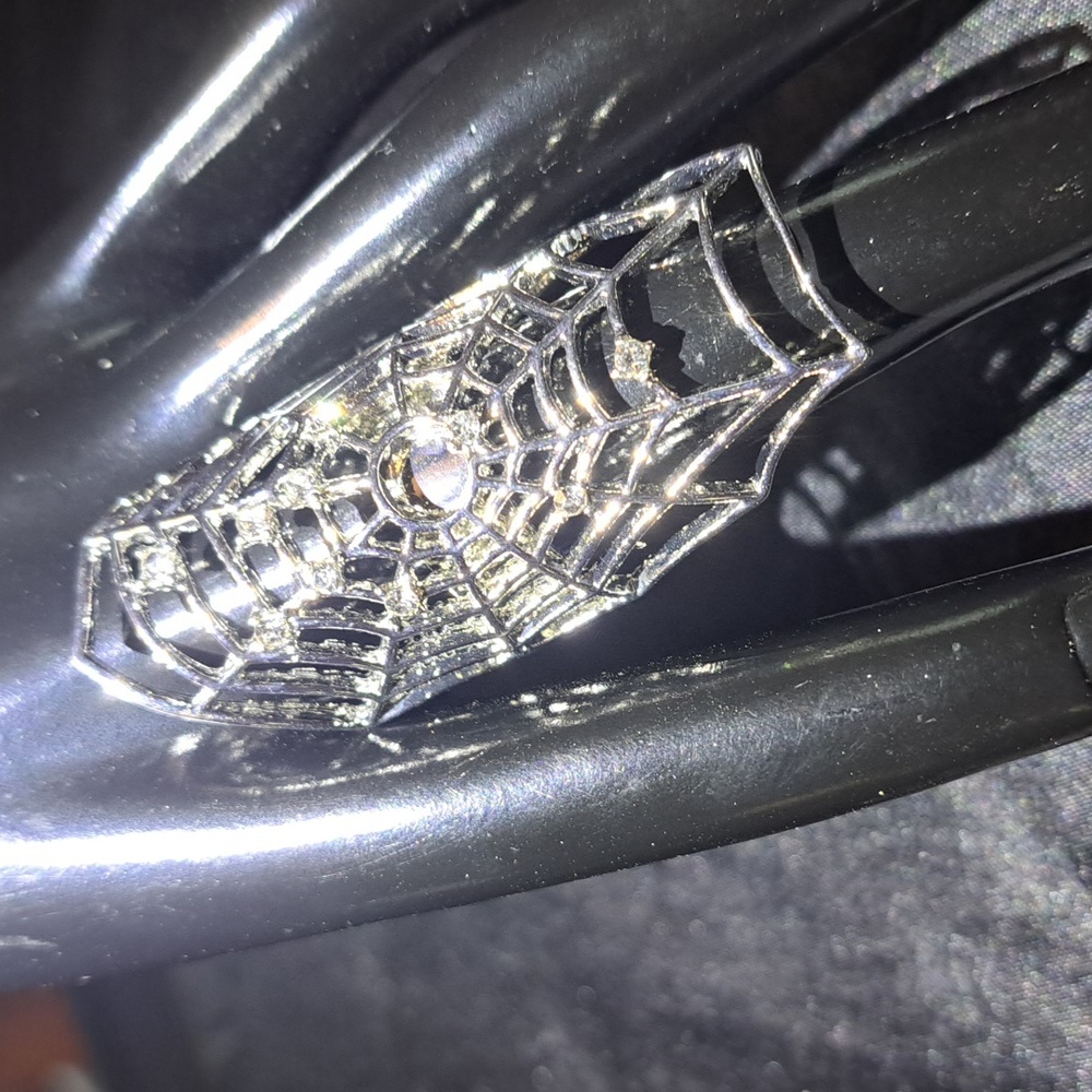 Akira SPIDER LONG FINGER RING - Picture 2 of 6